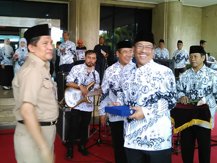 Pencarian PGRI Malut - Persatuan Guru Republik Indonesia Cabang Malut